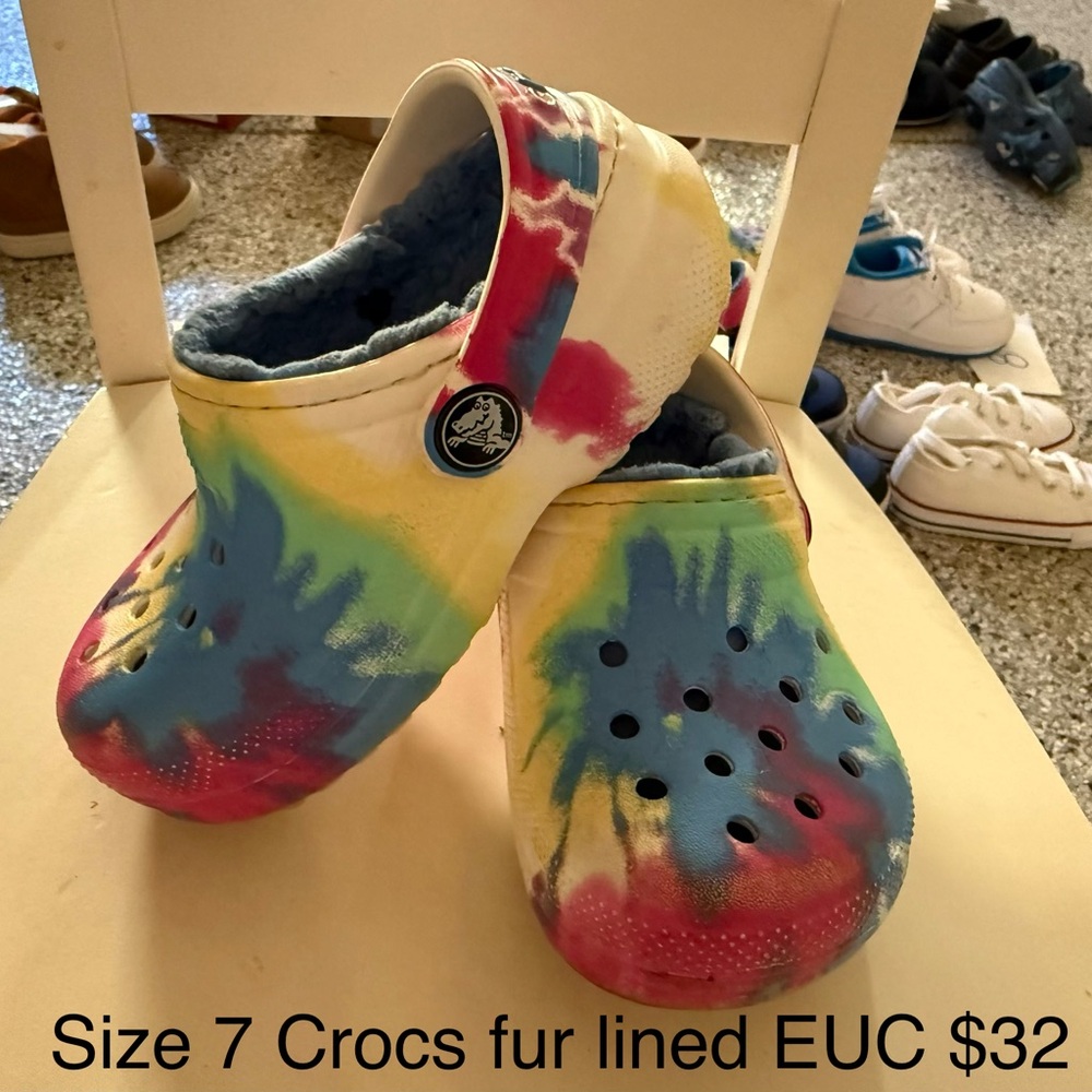 CROCS Kids' Rainbow Tie-Dye Slippers with Blue Fur Lining